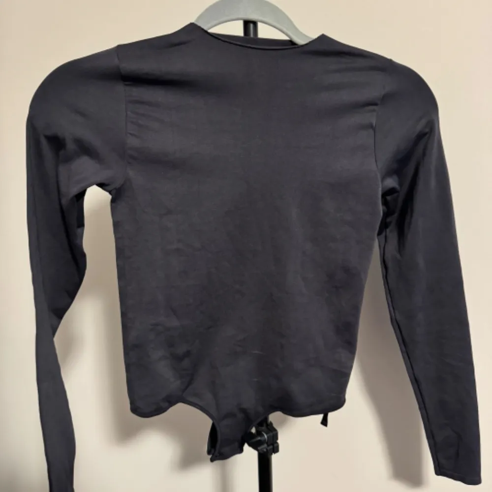 SKIMS ESSENTIAL MOCK NECK LONG SLEEVE BODYSUIT - Image 4