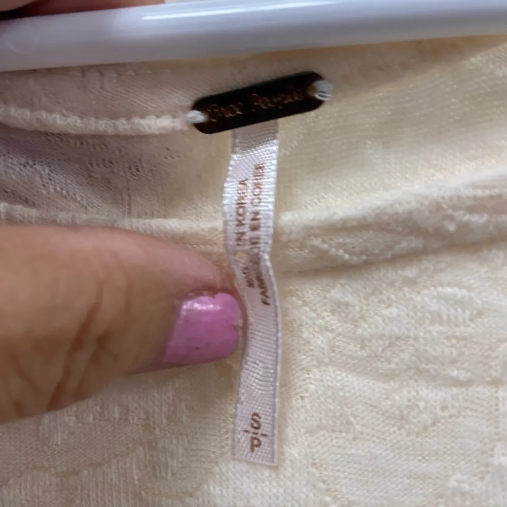 Free People 6p cream top w 3/4 sleeves w raised floral pattern jacquard $60 - Image 2