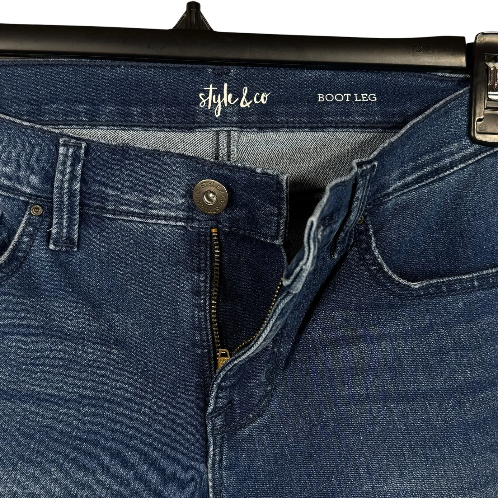 Style & Co SZ 2 Boot Leg Bootcut Jeans Mid-Rise Stretch Pockets Zip-Fly Blue - Image 3