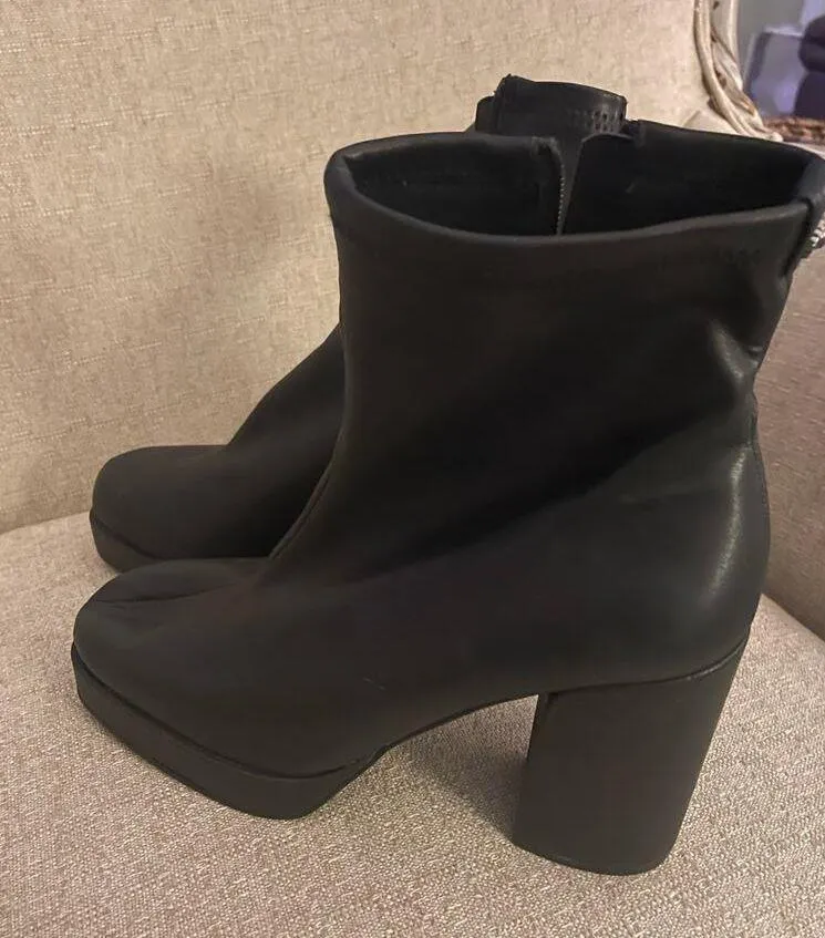 Anne Klein, City Block New Ankle Boot in Black, S86 - Image 7