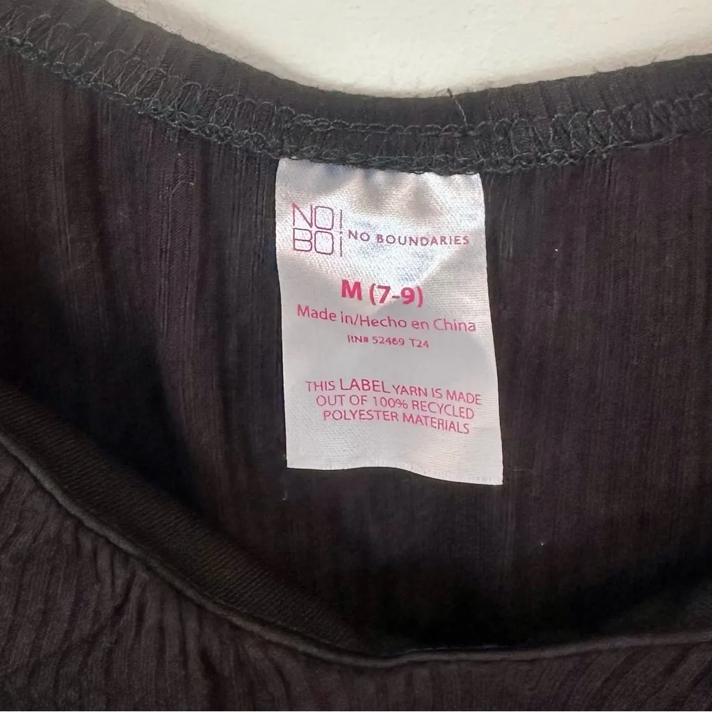 No Boundaries Juniors Black Peasant Top with Ruched Sides - Size: Medium - Image 3