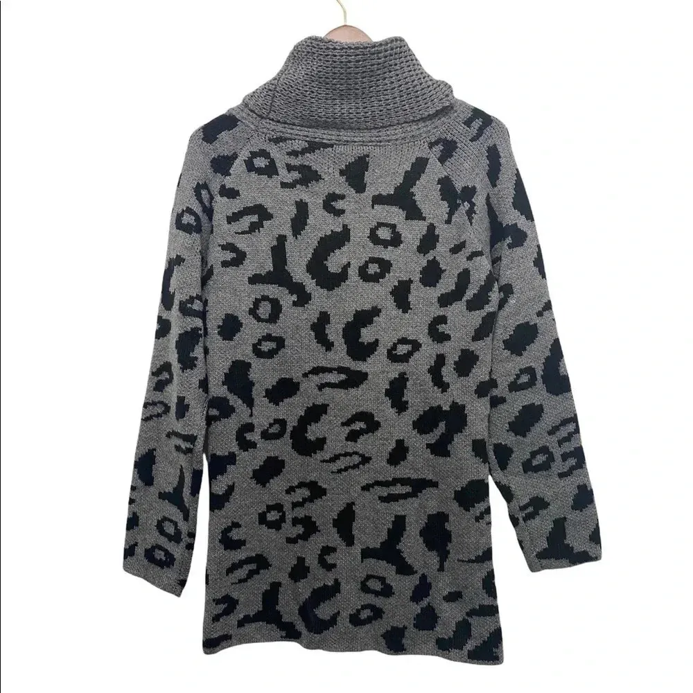 Grecerele Sweater Gray Cheetah Cowl Neck Asymmetric Button Tulip Hem Size M NEW Black Size M - Image 4