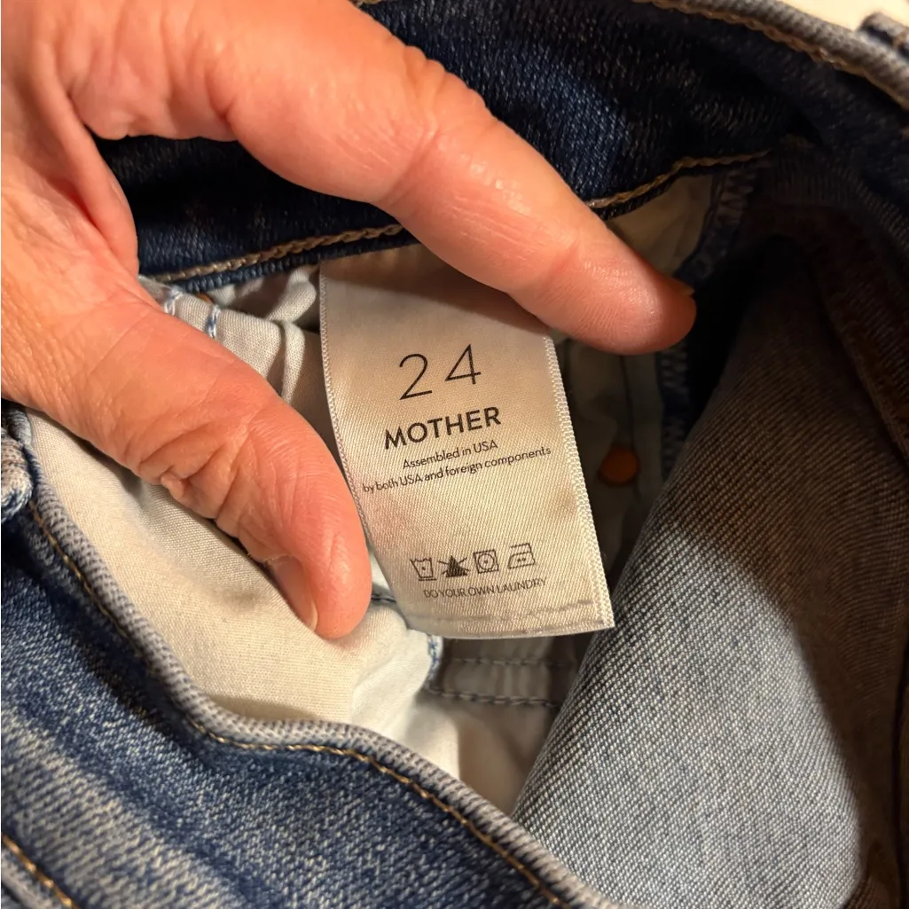 Mother Tomcat Ankle Fray Jeans in Let’s Just Be Friends - Image 9