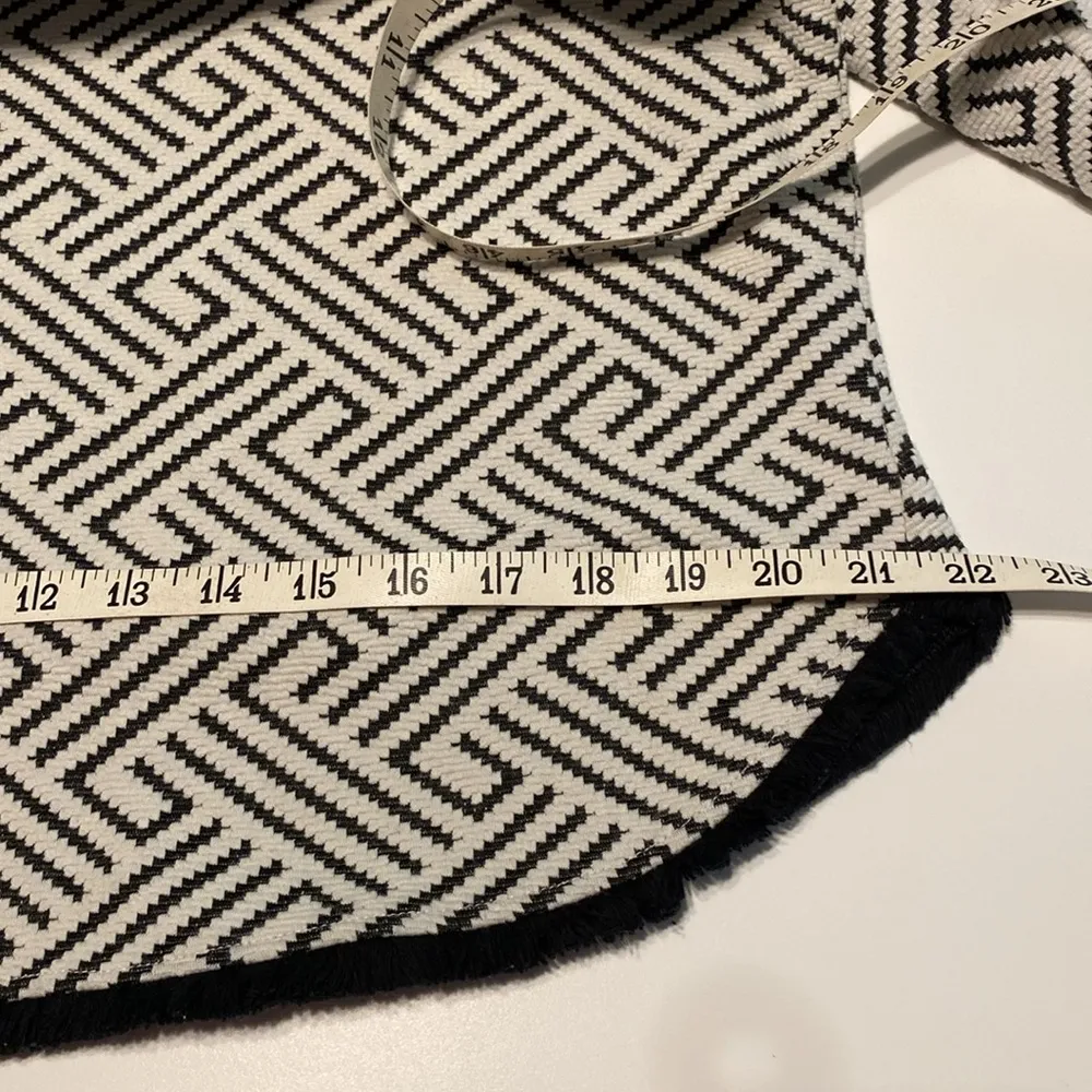 Women’s Anthropologie  woven top fringe trim, black white geometric Sz medium - Image 9