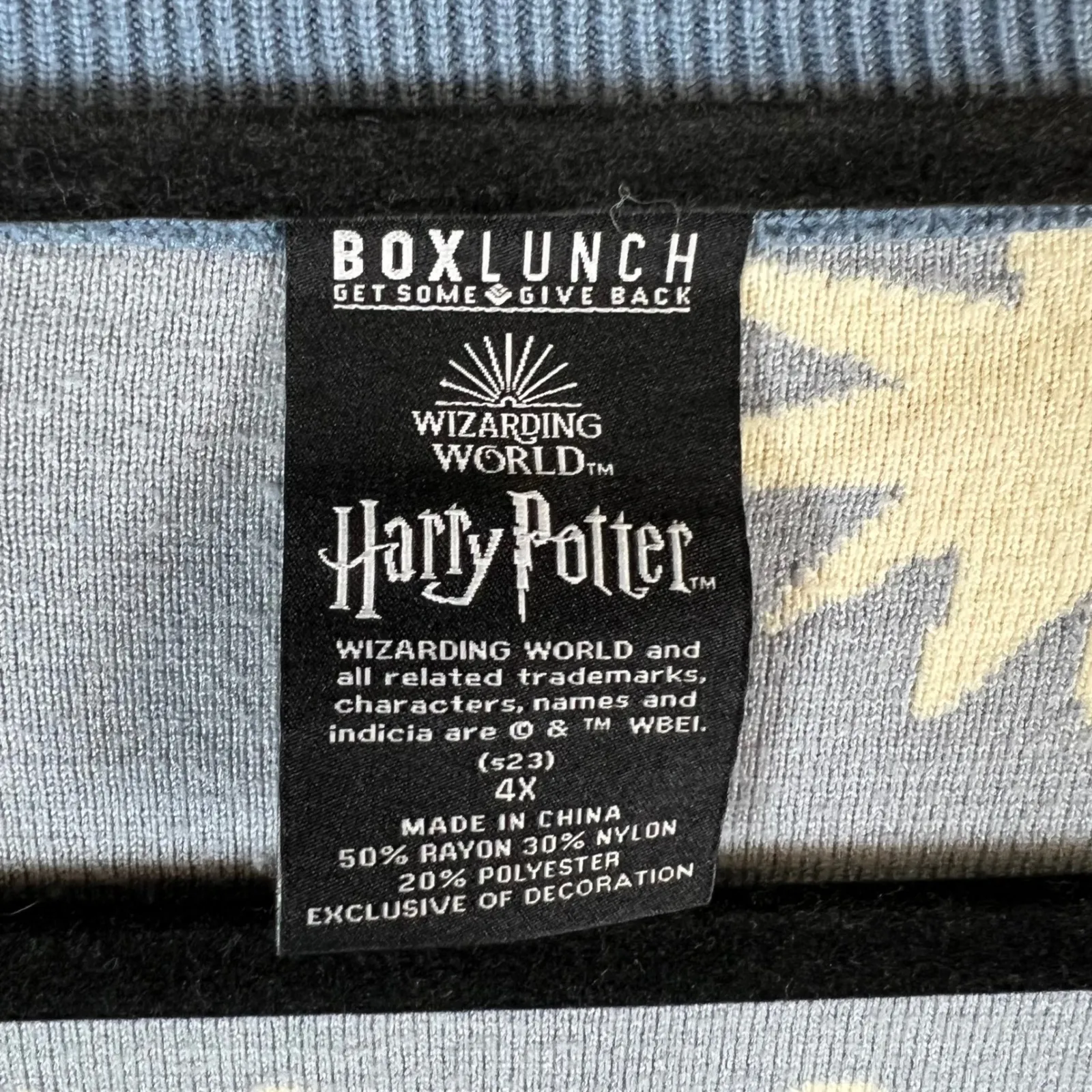 BoxLunch Harry Potter Hogwarts Crest Cardigan Sweater Cream Blue Stars 4X - Image 4