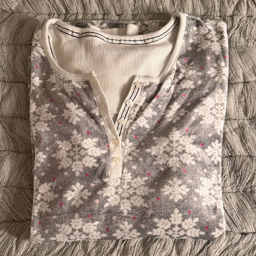 Nautica Winter Snowflake Long Sleeve Tee - Image 9