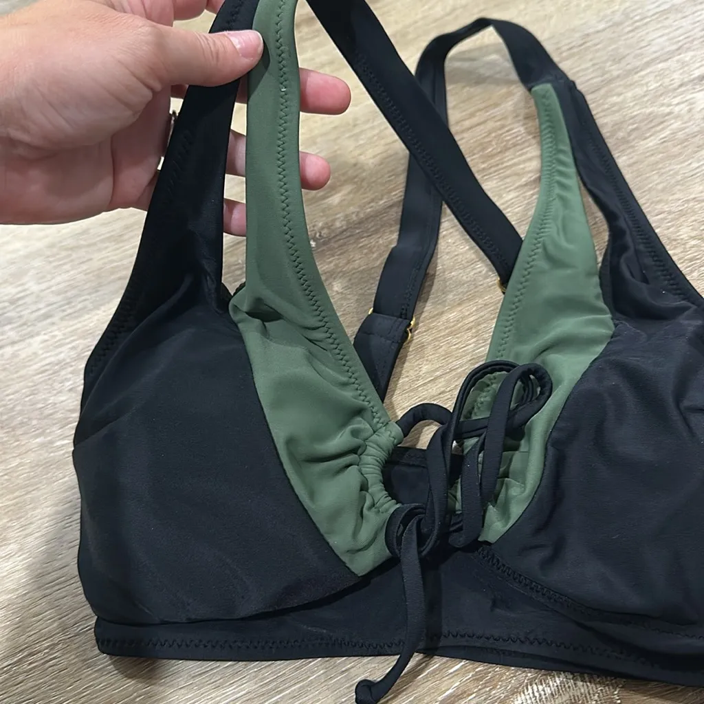 Elegant Black and Green Bikini Set - Image 2