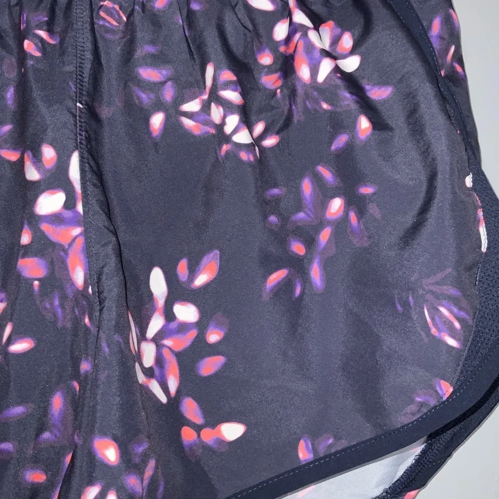 Under Armour Blue & Purple Floral Athletic Running Yoga Sporty Shorts Medium - Image 3
