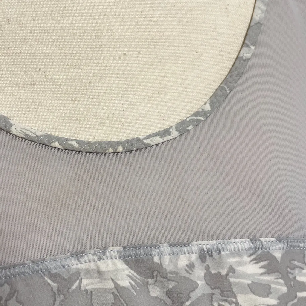 Lululemon 5 Mile Singlet Fleur Sombre Silver Fox - Image 10