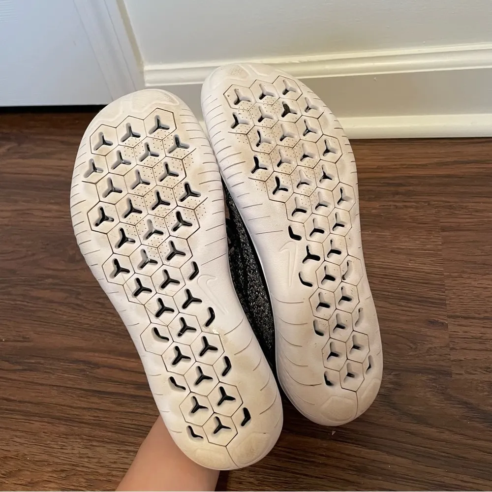 Nike Free Run Womens Flyknit Shoes Sz 7.5 Black White - Image 13