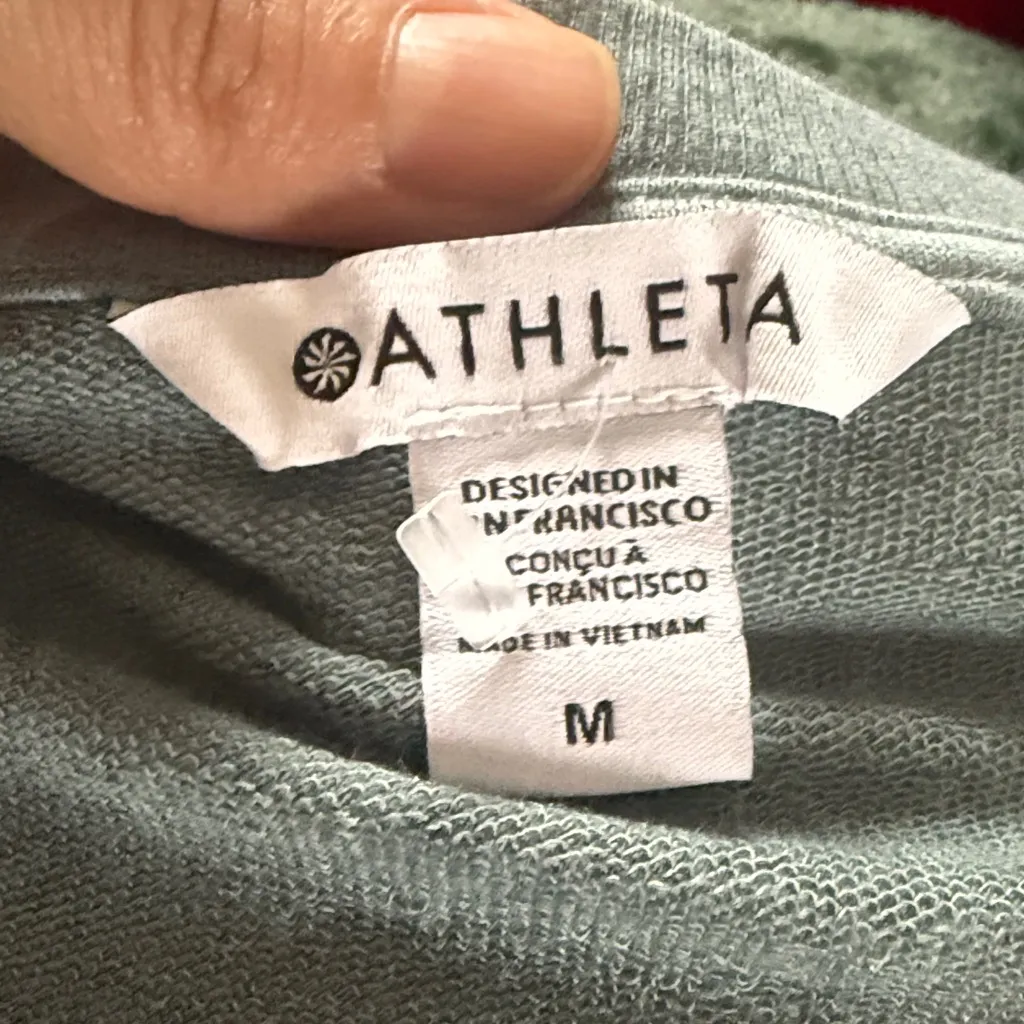 Athleta Women's V-Neck Sweatshirt - Light Blue Size medium - Image 6