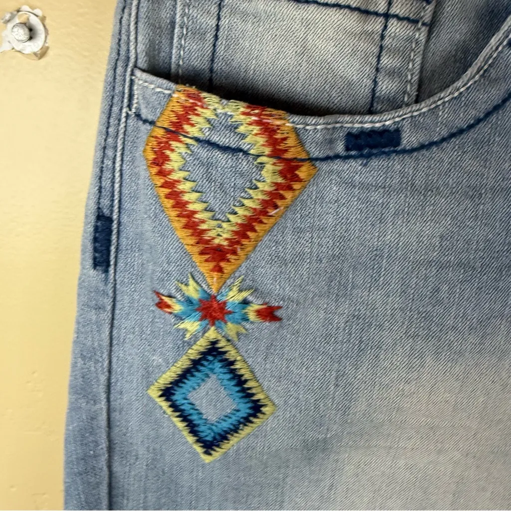 Lovesick Embroidered South Western Distressed Junior Denim Shorts Size 20 Boho Blue - Image 2