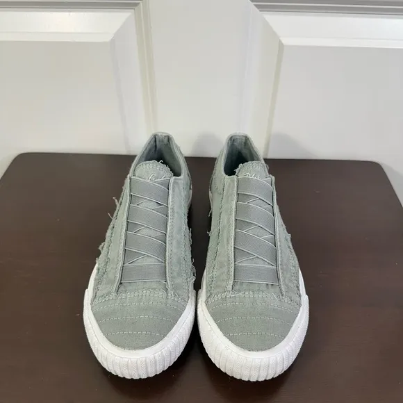 Blowfish Slip On Canvas Sneakers Size 7 - Image 2