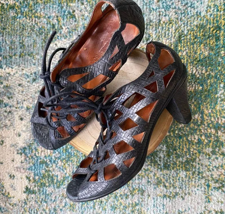 Gentle Souls black leather caged gladiator tie open heel sandals, size 7M - Image 2