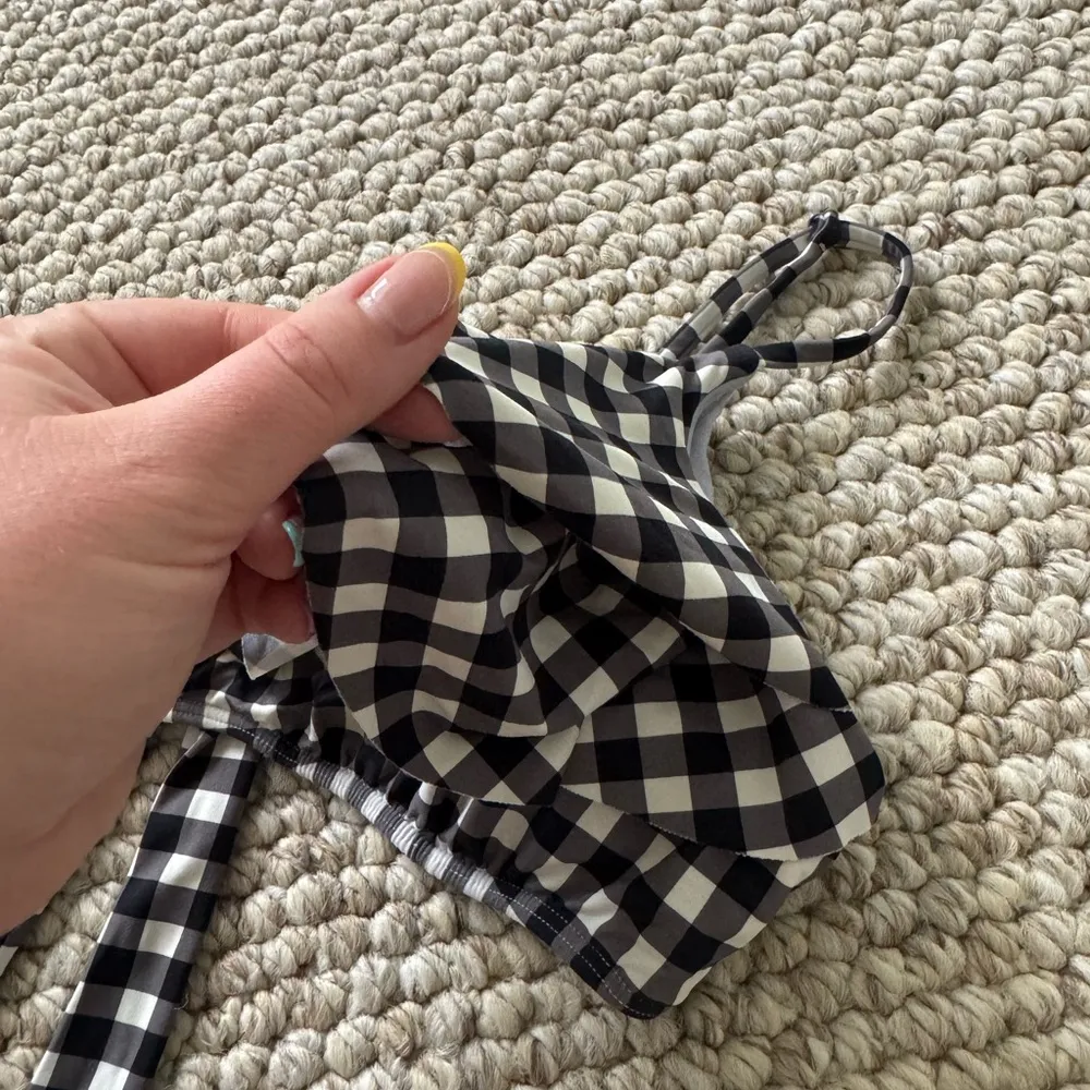 O'Neill Black and White Checkered Bikini Top Size L - Image 2