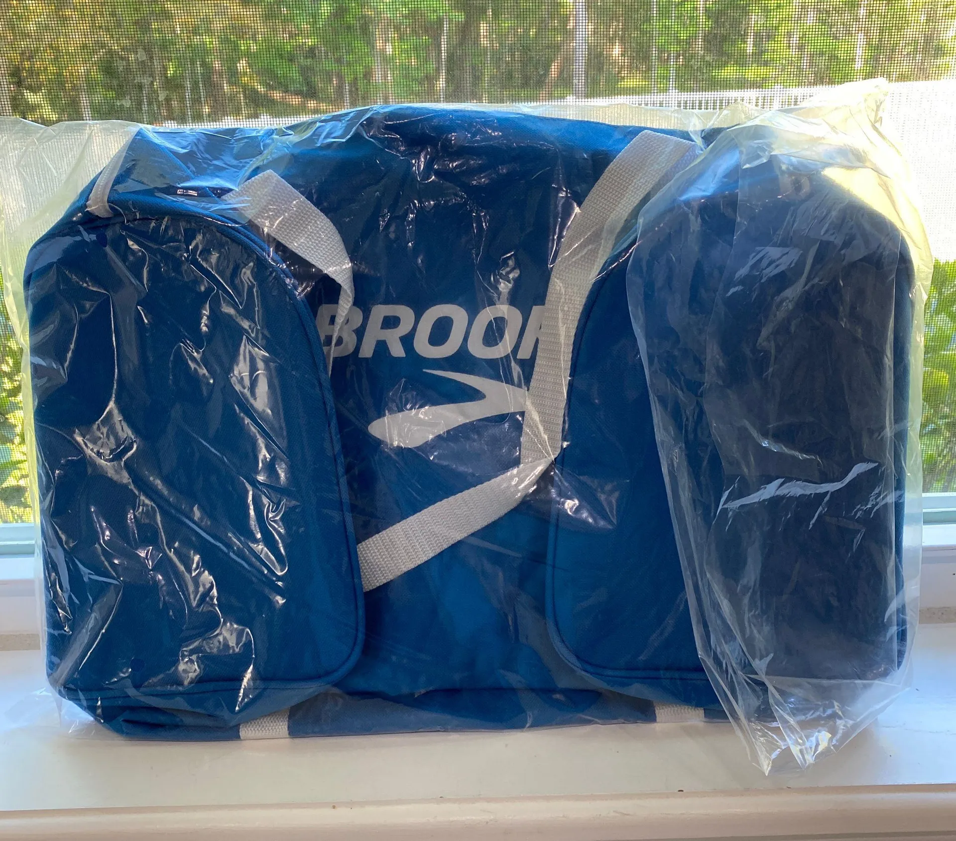 Brooks Small Gym Bag - Image 2