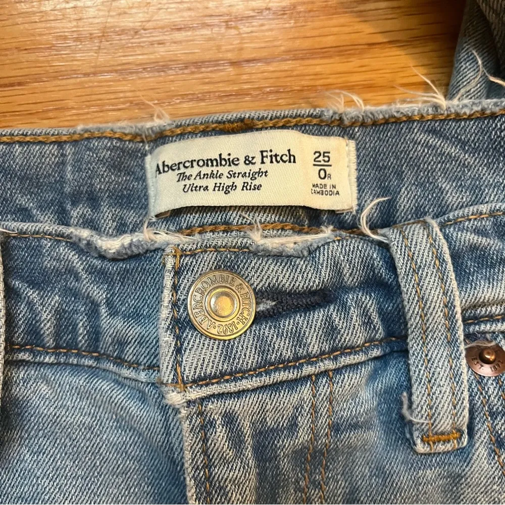 Abercrombie & Fitch the ankle straight ultra high rise jean size 25 / 0 - Image 5