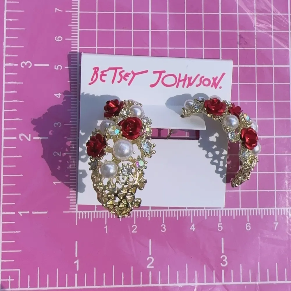 Betsey Johnson good tone half loop red roses white pearls earrings - Image 3