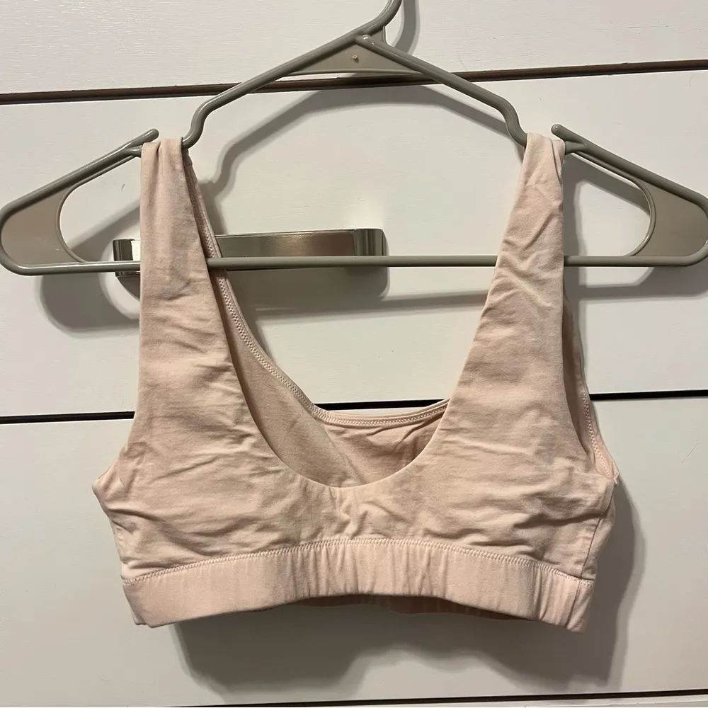 Everlane Pale Pink Perform Bra - Image 4