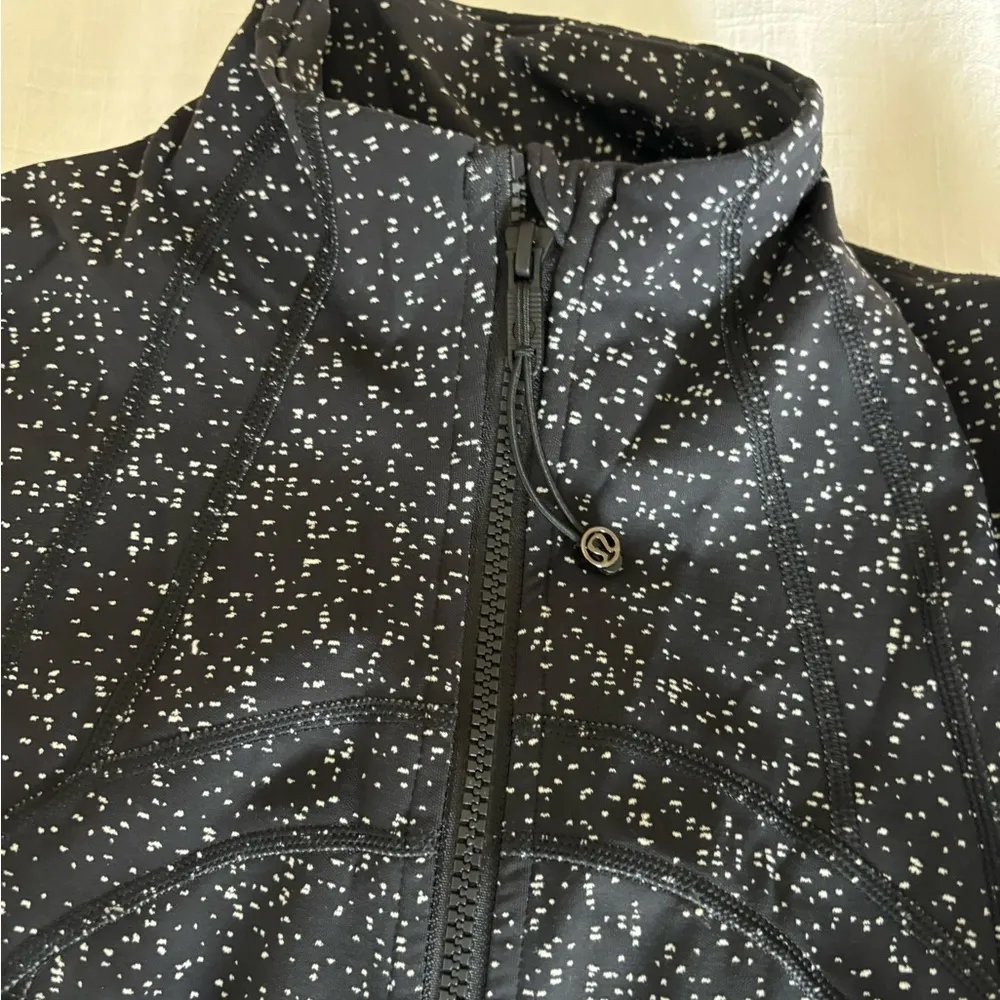 Lululemon  zip up - Image 2
