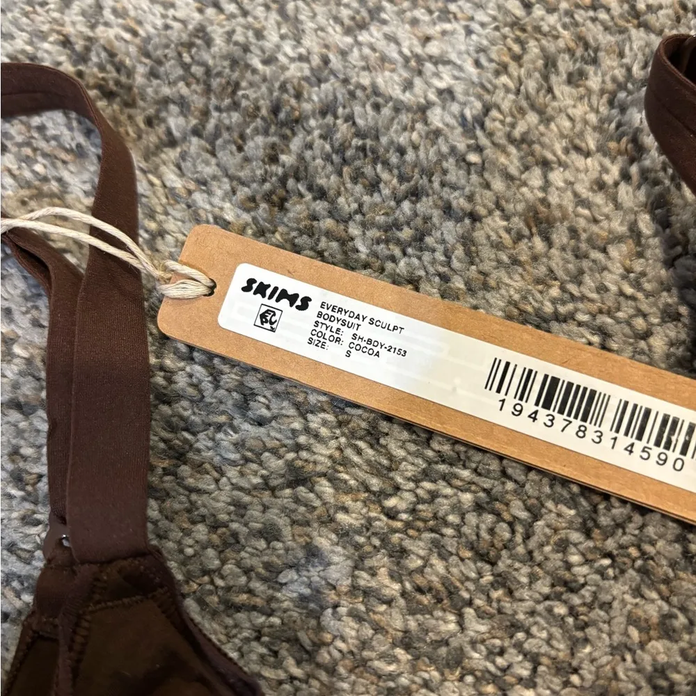 SKIMS  Everyday Sculpting Bodysuit - Image 2