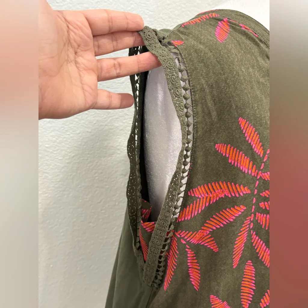 Sleeveless Olive and Red Patterned Top Size M - Image 4