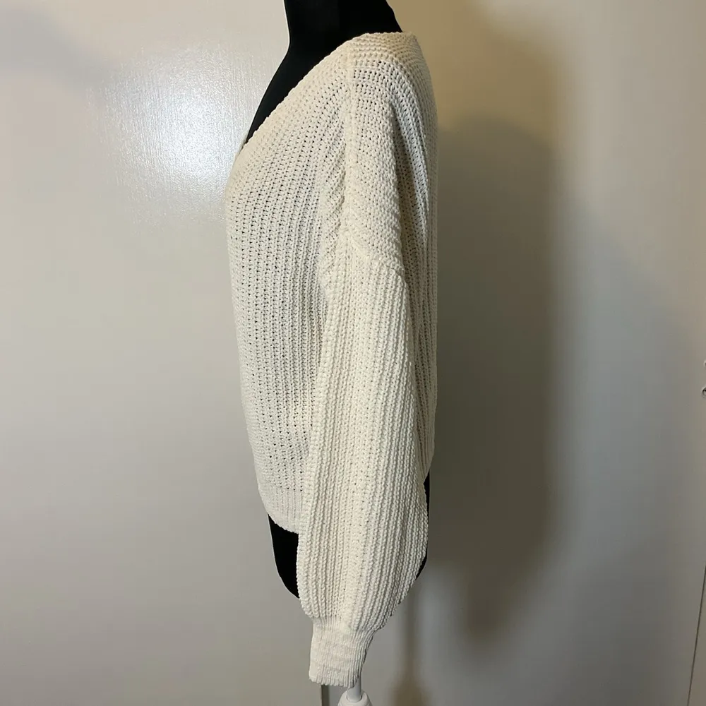 18. Self Esteem Cream V-Neck Sweater with Ribbed Texture Size Large - Image 2