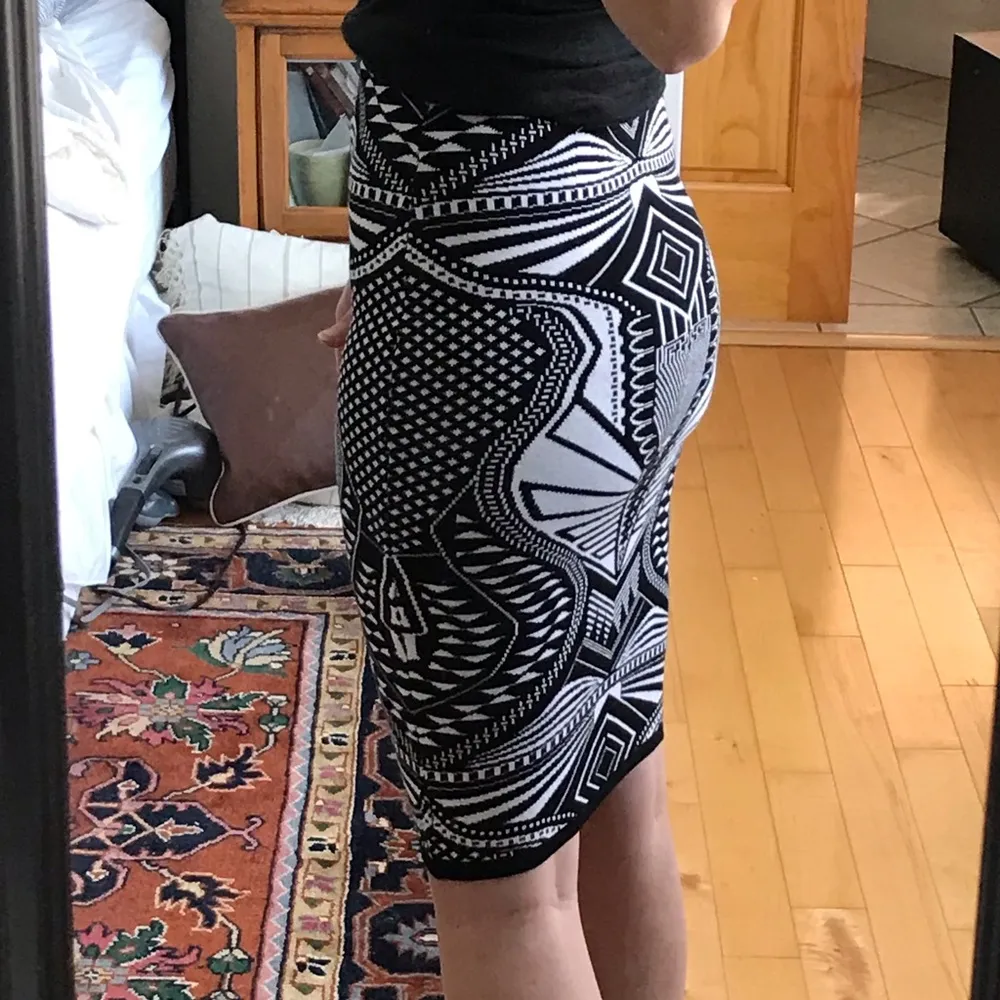 Vintage Y2K Rue 21 Black White Stretch Knit Graphic Print Bodycon Pencil Skirt S - Image 5