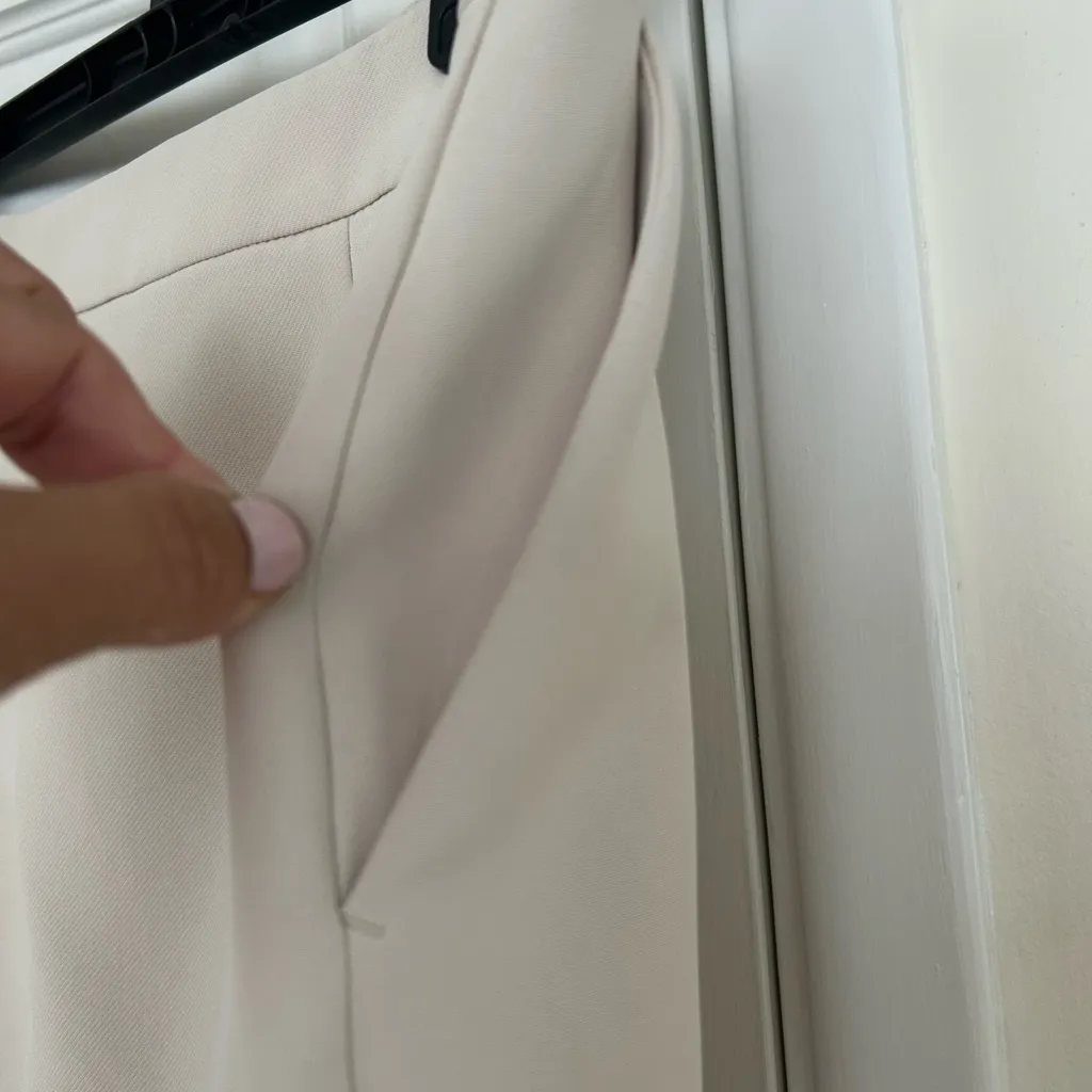 DKNY Elegant Cream Pencil Skirt - Image 3