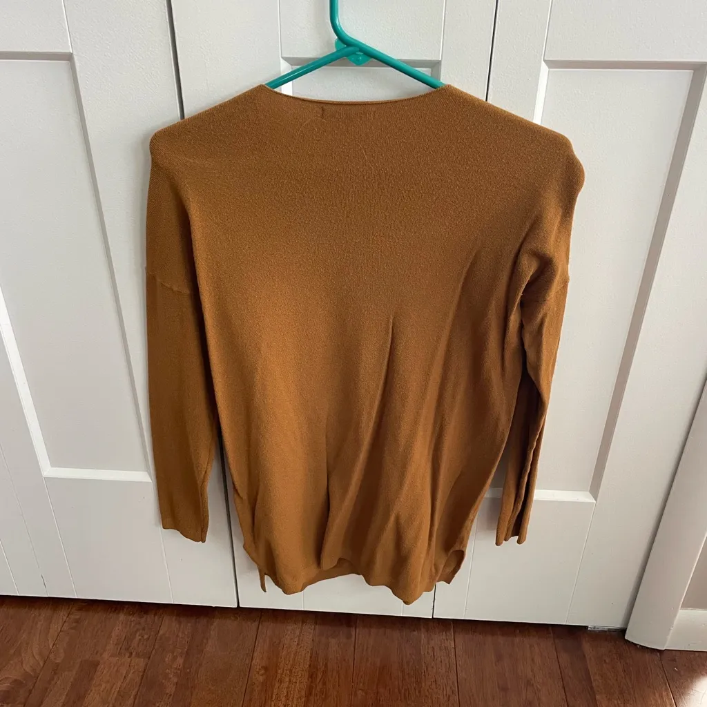 Staccato V-Neck Sweater in Warm Brown - Image 3