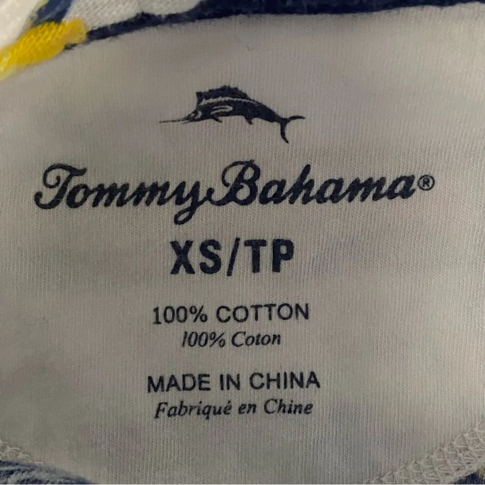 Tommy Bahama Shirt Women Size XS White Blue Floral Snap Mock Neck Front Pocket - Image 2