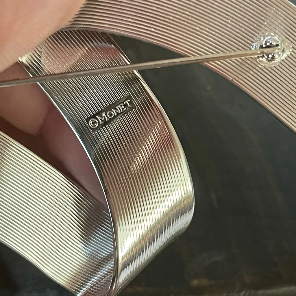 Vintage Monet 1980’s Large Polished Swirl Ribbon Brooch Pin - Image 4