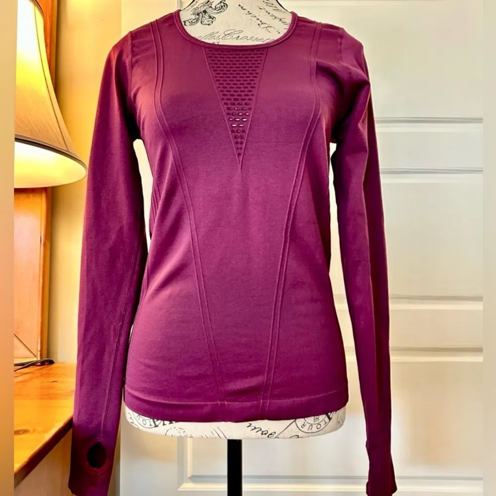 FABLETICS Arta Seamless Long Sleeve Vented  Mesh Running  Shirt~Burgundy Sz S💛 - Image 10