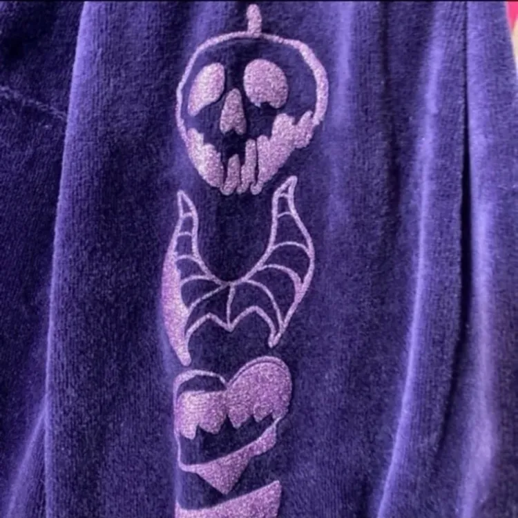 Disney parks evil queens villains velour spirit jersey S - Image 4