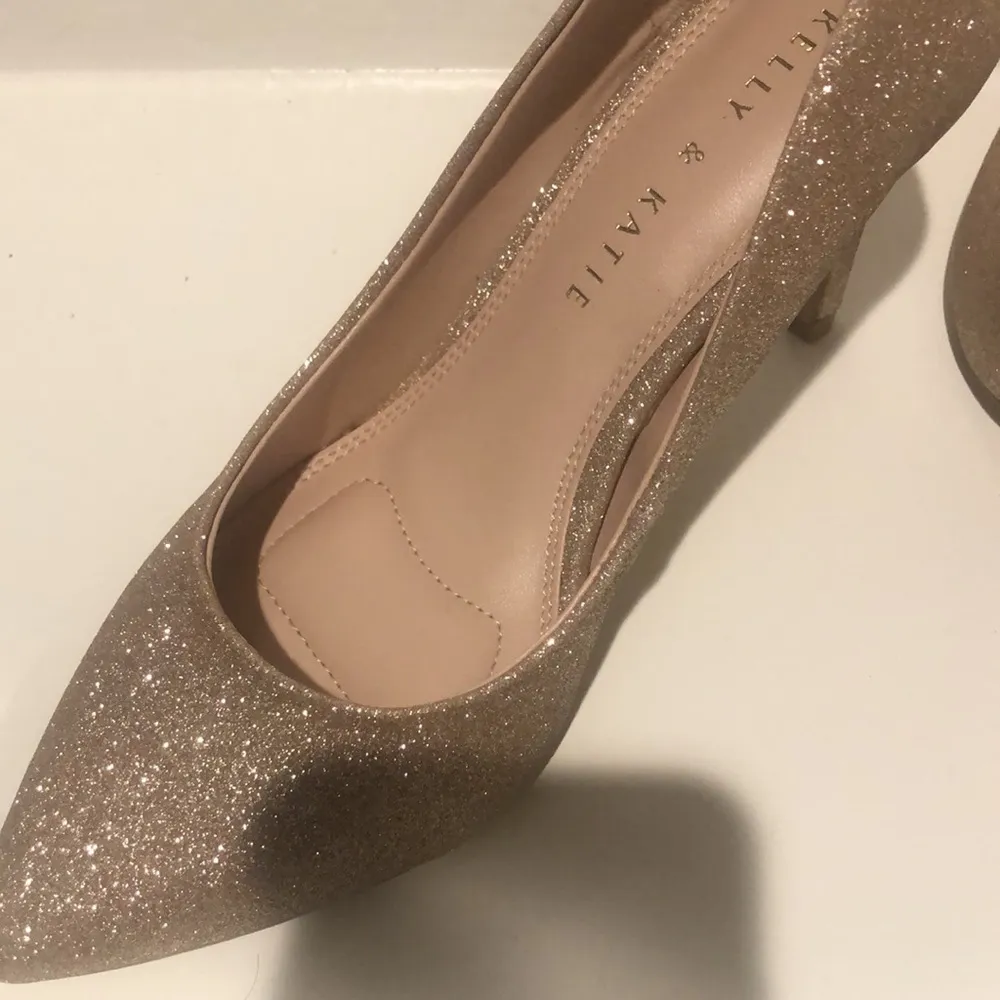 Kelly & Katie new sparkly dress heals size 61/2 - Image 2