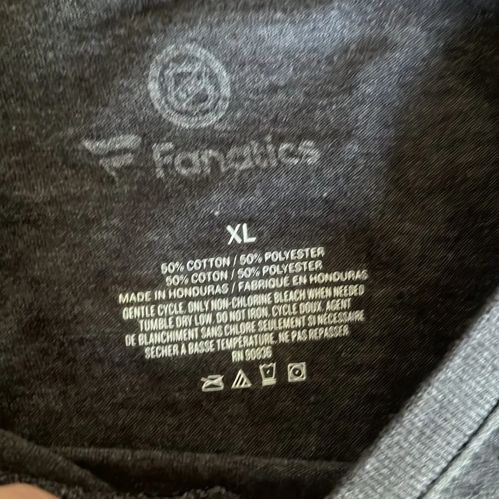 Vegas Golden Knights tshirt women’s vneck XL in GUC. - Image 2