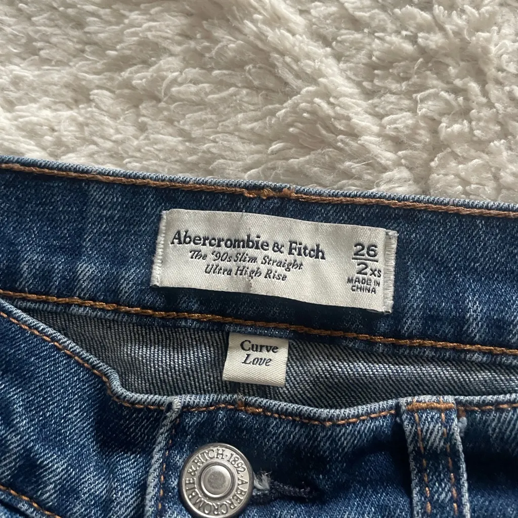 Abercrombie & Fitch Ultra High Rise 90s Slim Straight Jean - Image 5