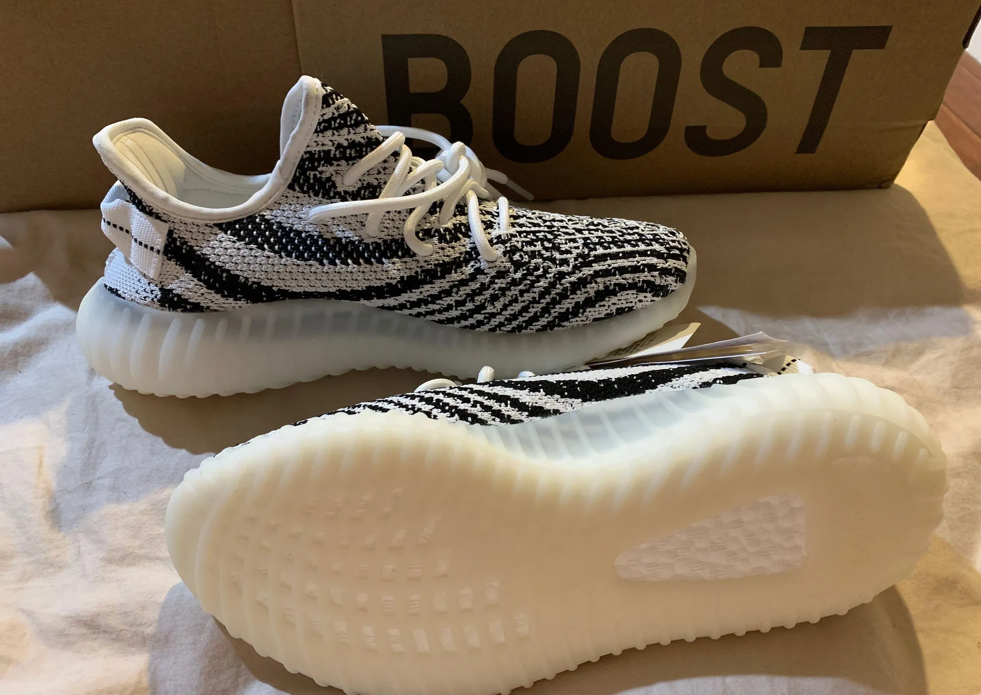 Yeezy Boost 350 V2 'Zebra' Size 7 NWT in Box Never Worn - Image 2