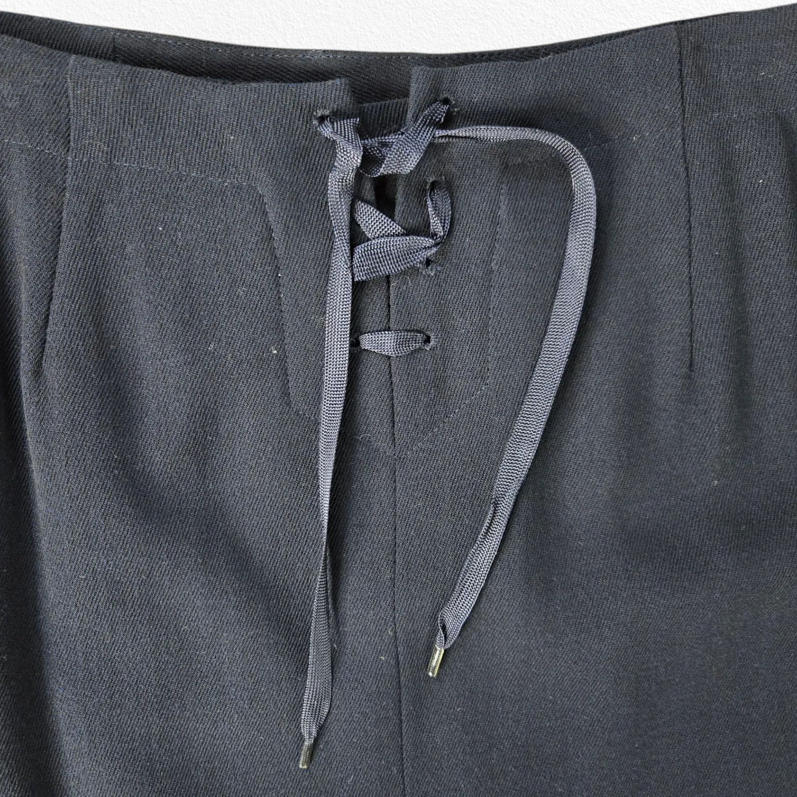 1990s Vintage Lauren Ralph Lauren Navy Wool Lace-Up Back Pencil Skirt Size 12P - Image 9