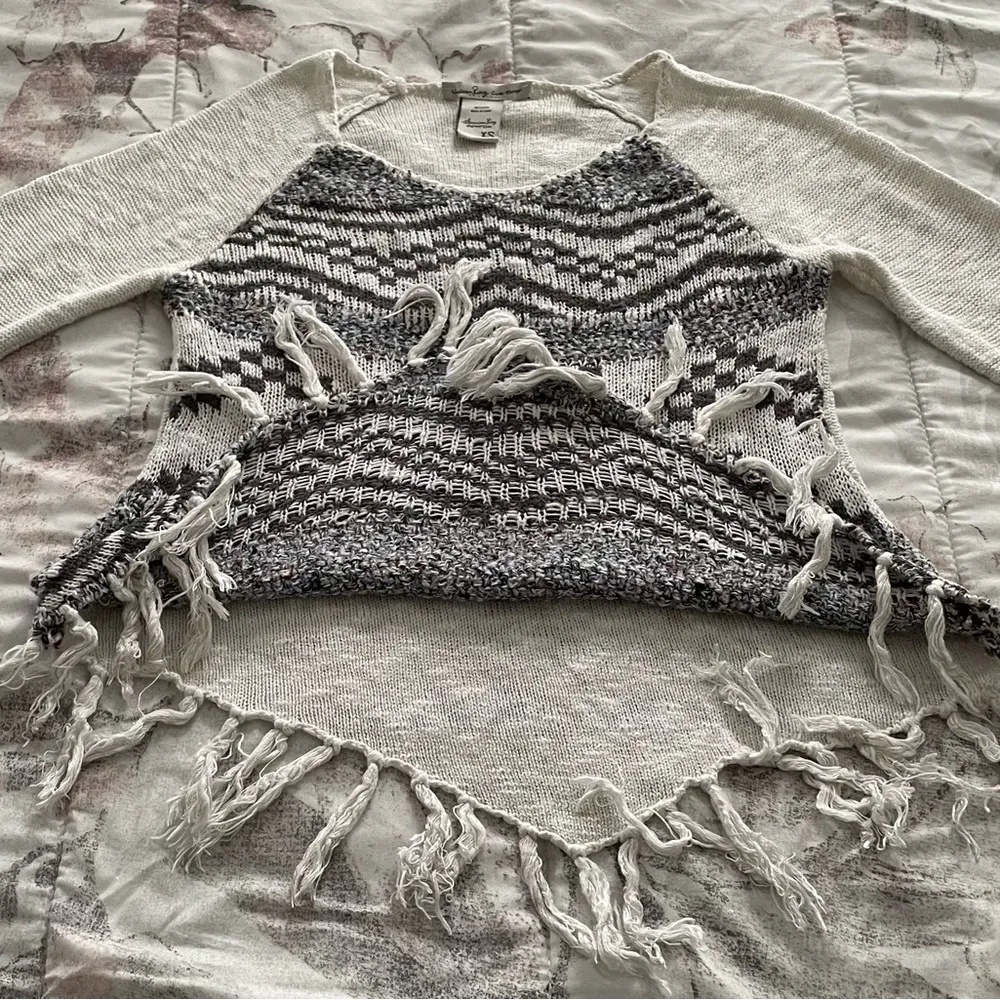 American Rag Cie beige ivory fringe boho Aztec sweater, size XS long sleeves - Image 5