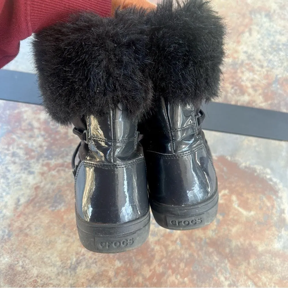 Crocs LodgePoint Boots Womens 8 Black Faux Fur Nylon Pull On Cinch Lace Snow - Image 3