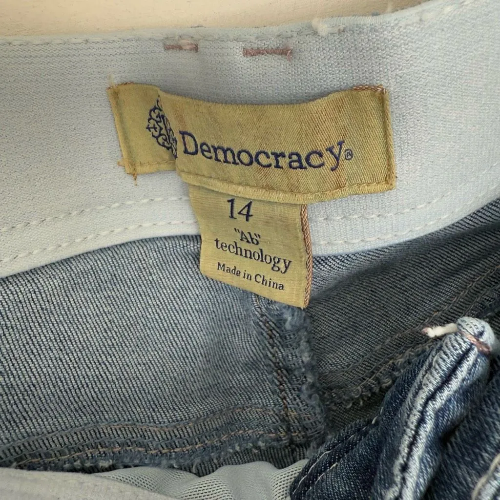 Democracy Women’s 14 Ab Technology Straight leg Jeans - Image 2