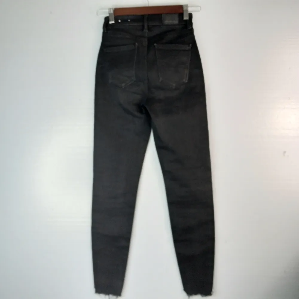 American Eagle 000 23x28 Curvy High-Rise Jegging Distressed Jeans in Black - Image 3