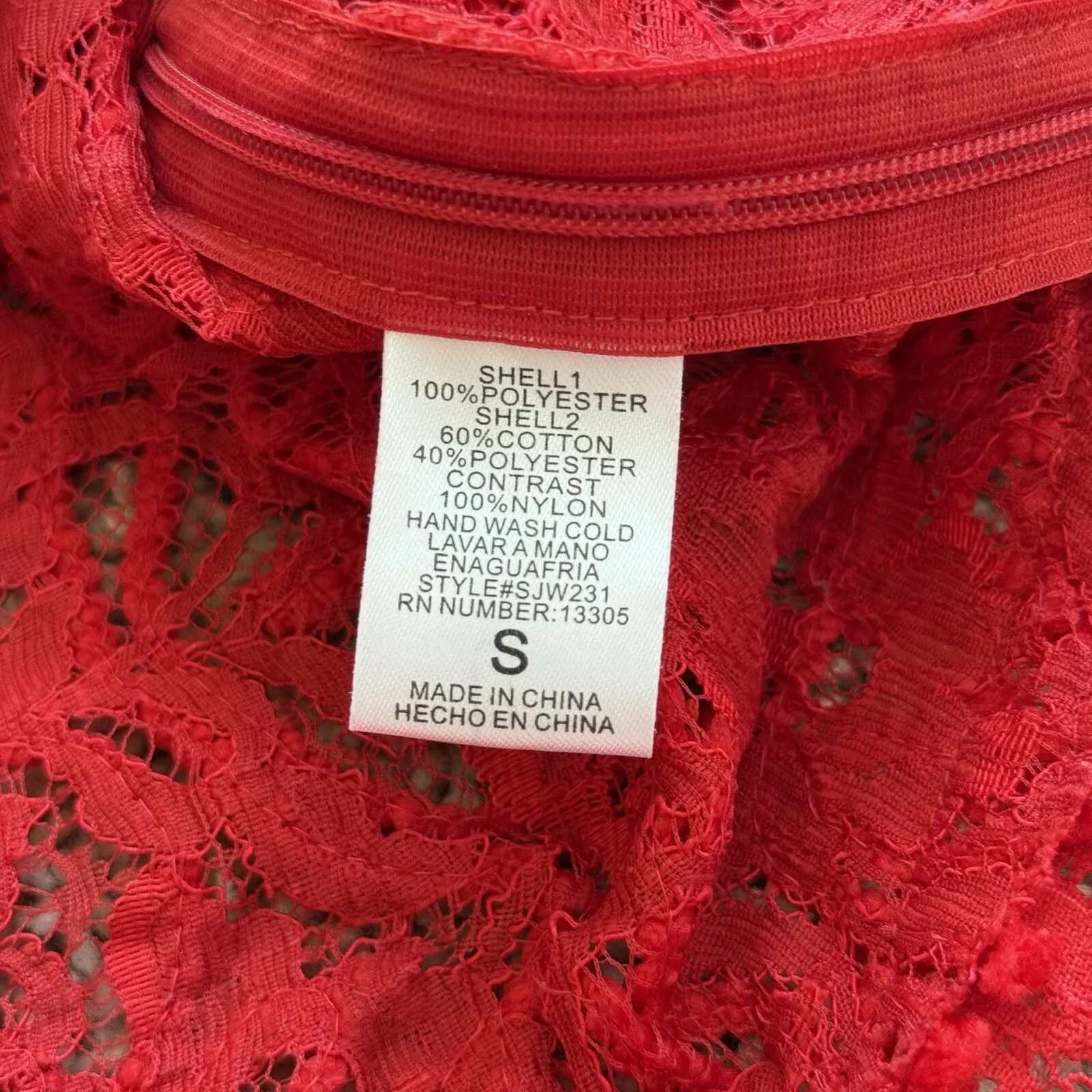 San Joy Cropped Red Lace‎ Short Sleeved Top Size Small - Image 4