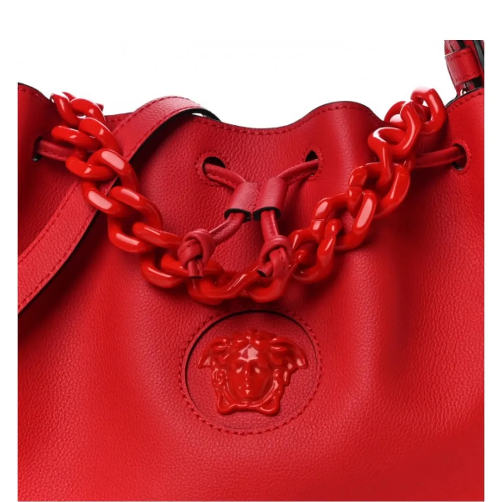 VERSACE
Grained Calfskin La Medusa Bucket
Bag Red
Bag - Image 10