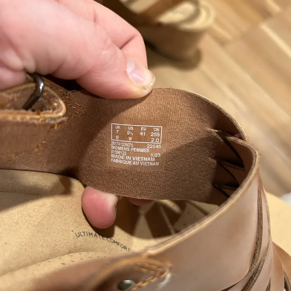 Clarks Wedge Brown Sandals New Without Tags Size 9 1/2 - Image 4