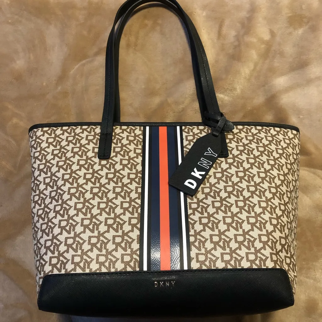 DKNY shoulder bag. New with tags. - Image 2