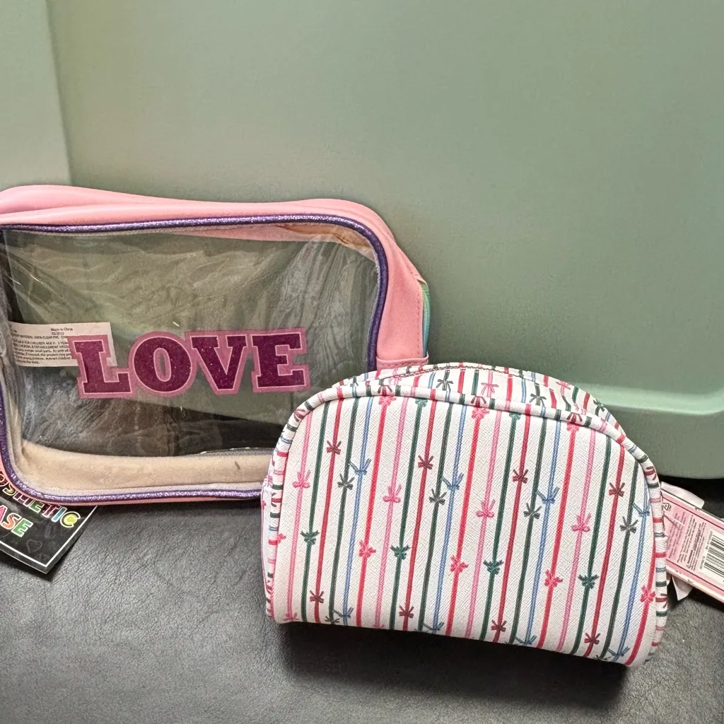 The Vintage brand LOVE Toiletry Bag and makeup cosmetics case set of 2 - Image 4