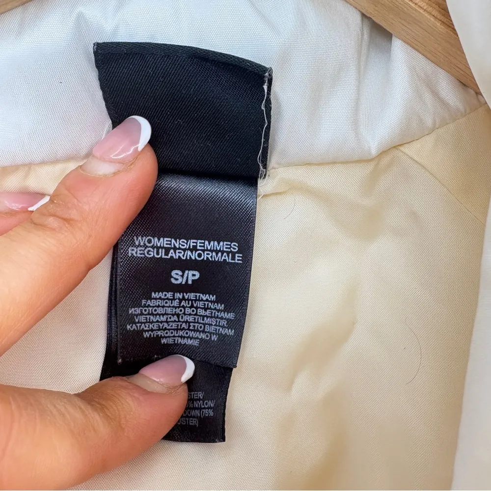 The North Face White Zip-Up Vest with High Collar - Image 12