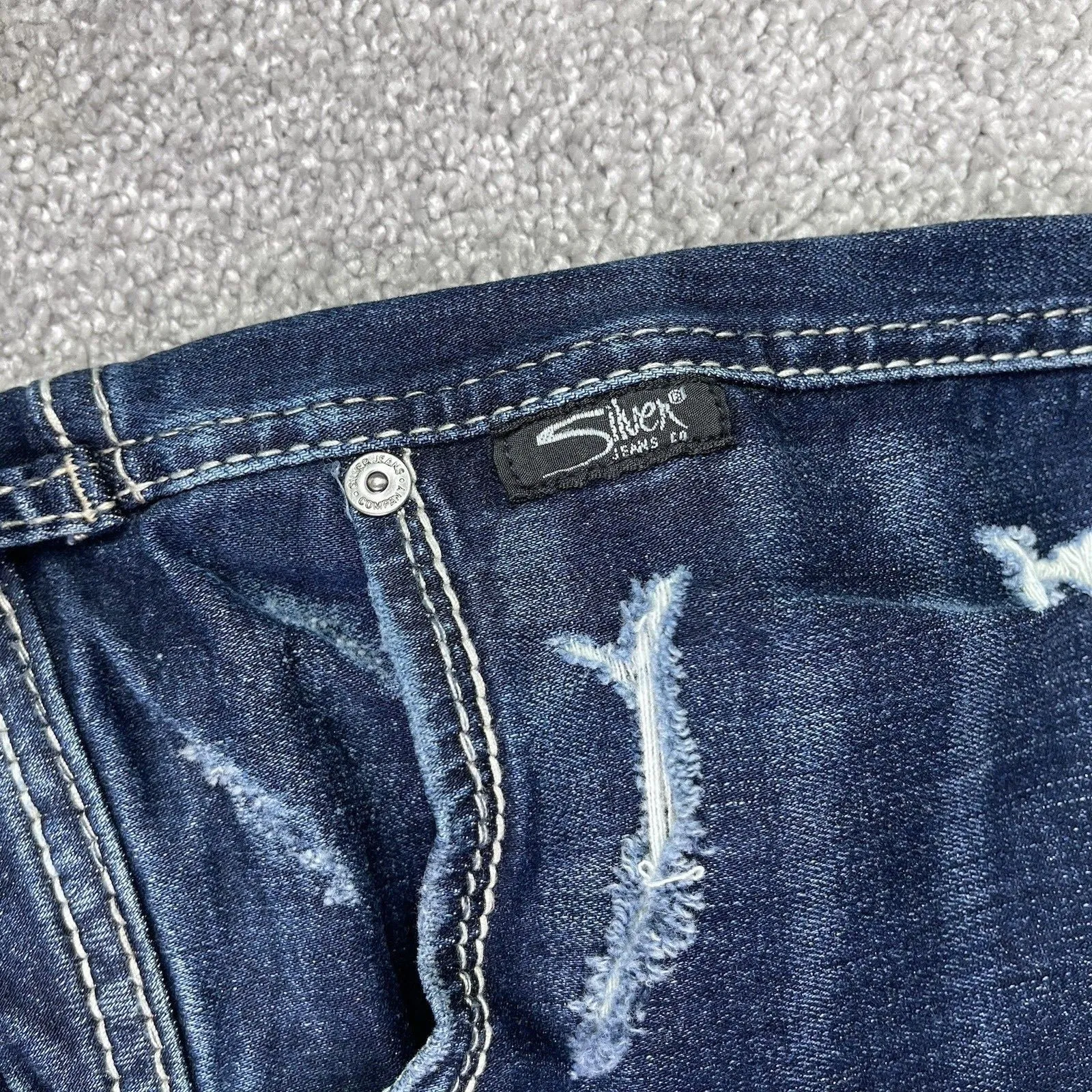 Silver Jeans Women's 27X24.5 Blue Suki Capri Low Rise Dark Denim Stretch - Image 3